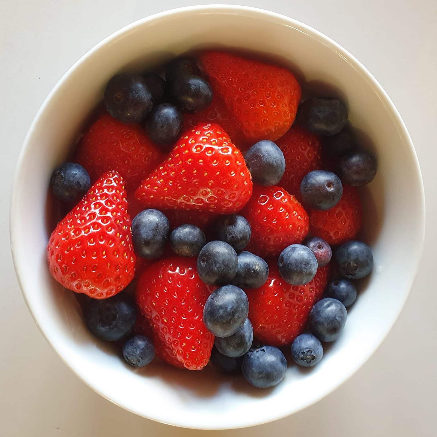 Flohsamen-Joghurt mit Beeren