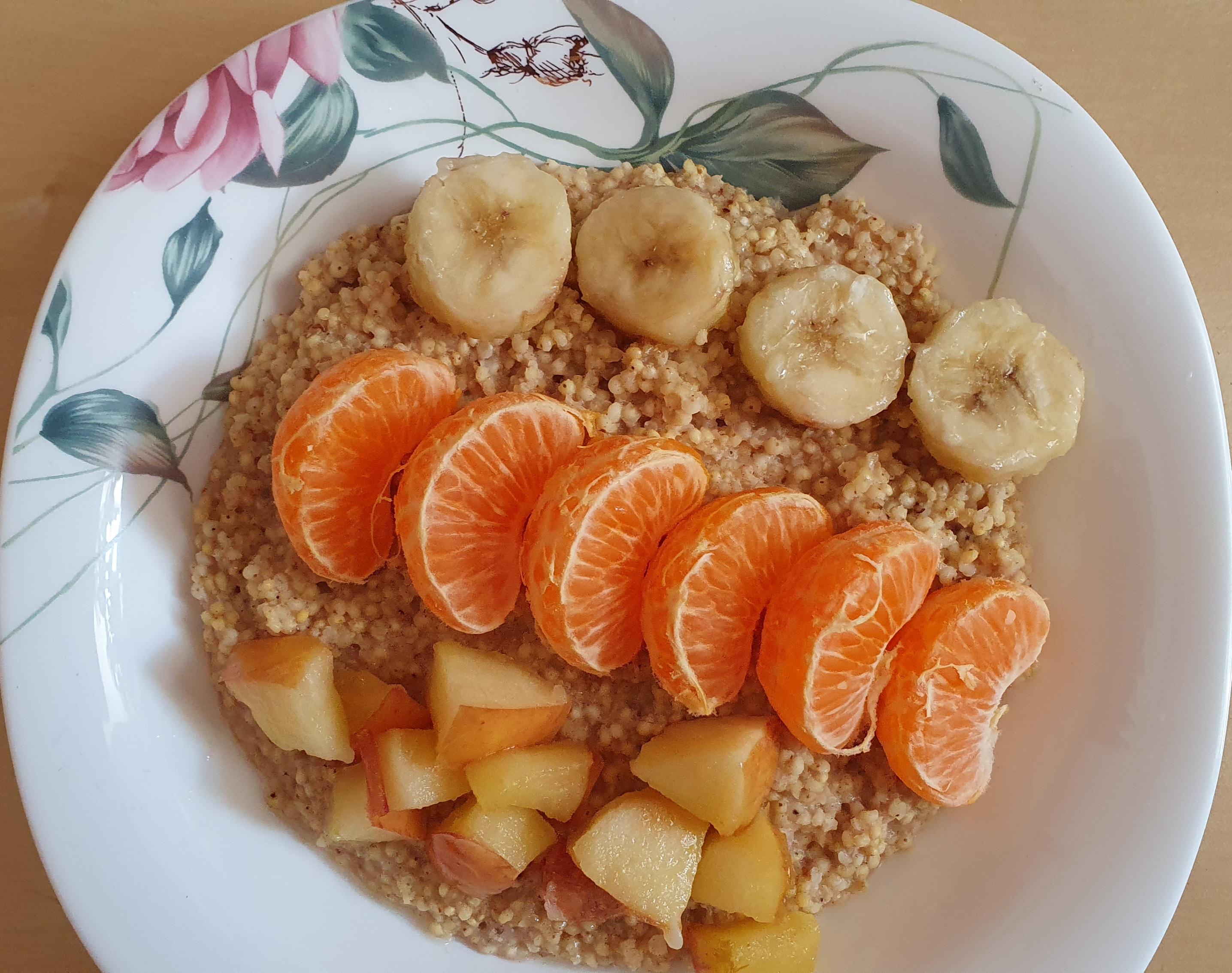 Hirse Porridge mit Zimt-Apfel