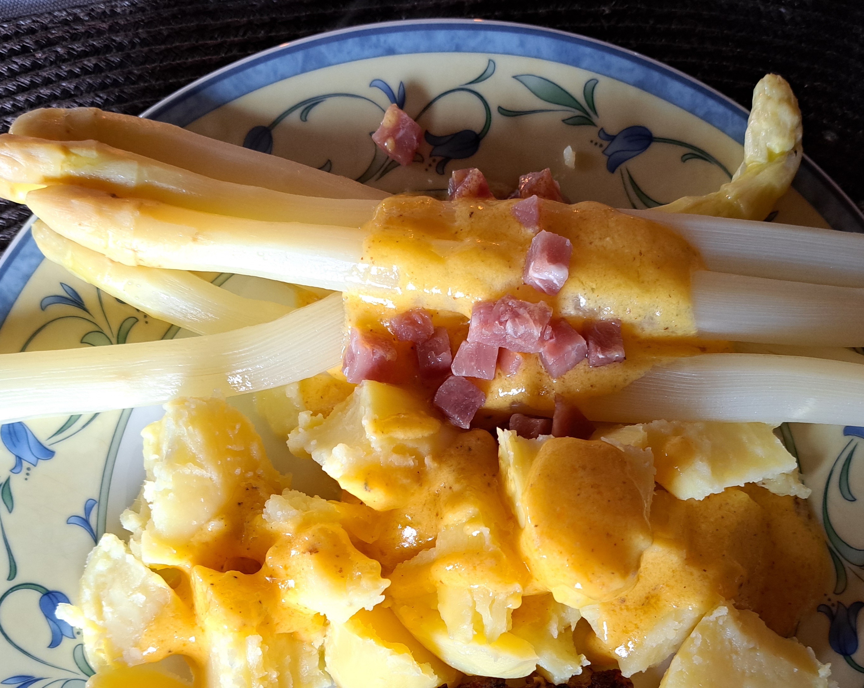 Spargel mit Blitz-Hollandaise