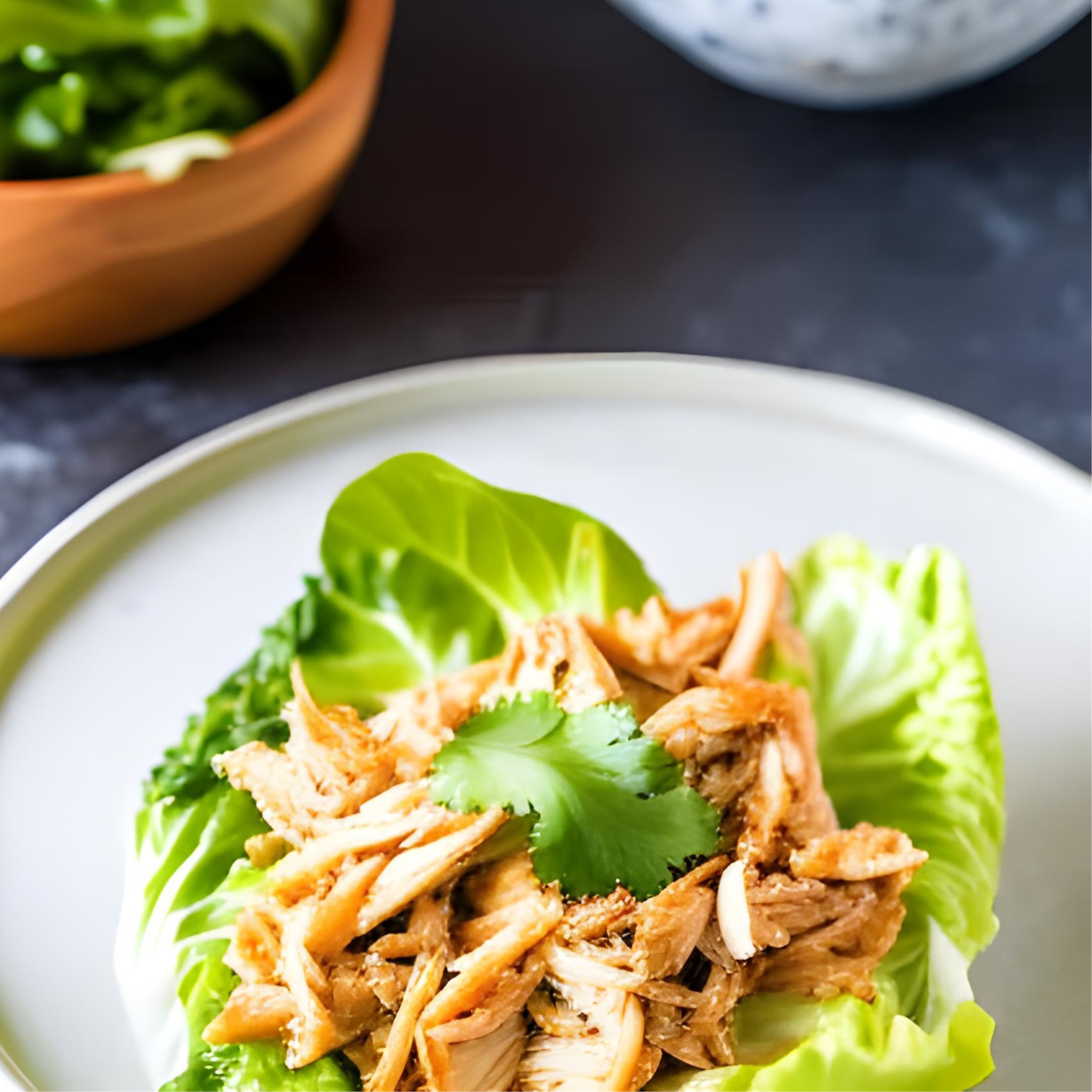 Würzig-Mediterranes Hähnchenfleisch auf Eisbergsalat